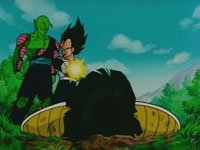 Son Gohan defiende ante Vegeta el honor de su padre. Piccolo detiene el ataque de Vegeta